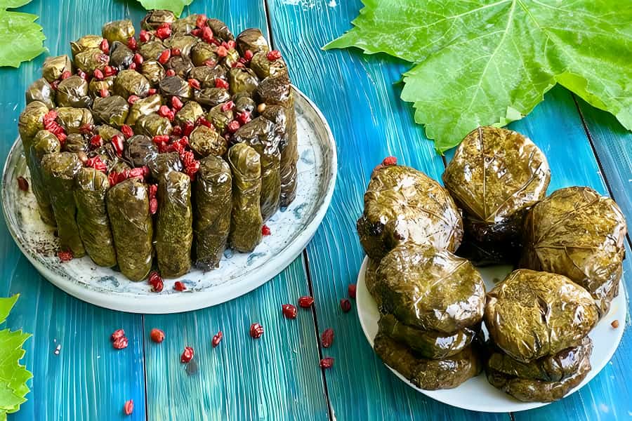 طرز تهیه دلمه برگ مو حرفه ای و خوشمزه؛ آموزش مرحله‌ به‌ مرحله
